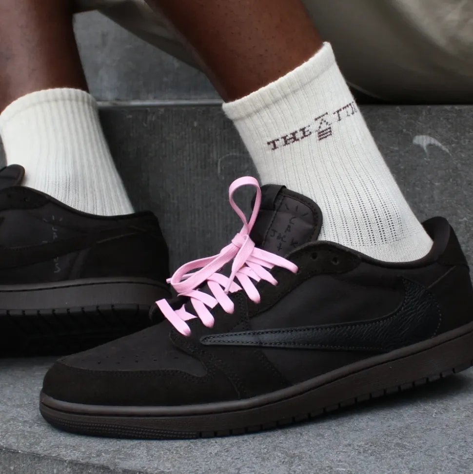 1 Retro Low OG SP Travis Scott 'Velvet Brown'