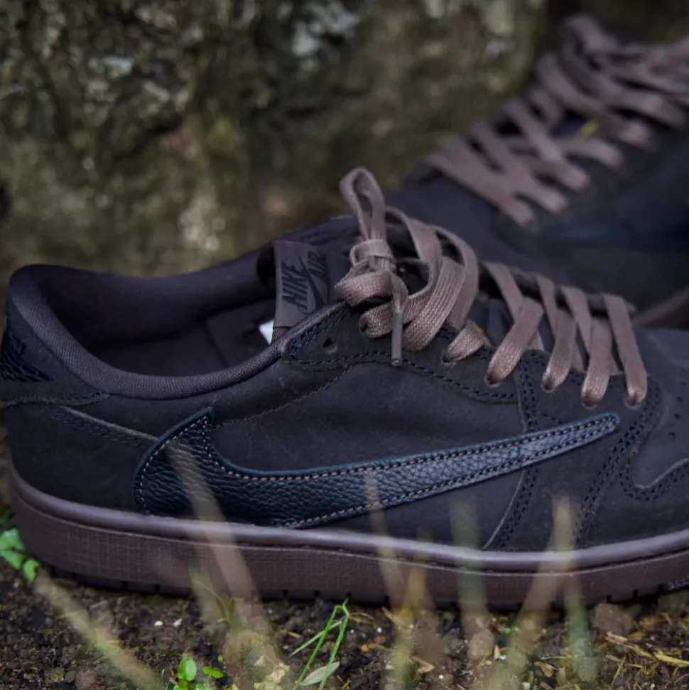 1 Retro Low OG SP Travis Scott 'Velvet Brown'