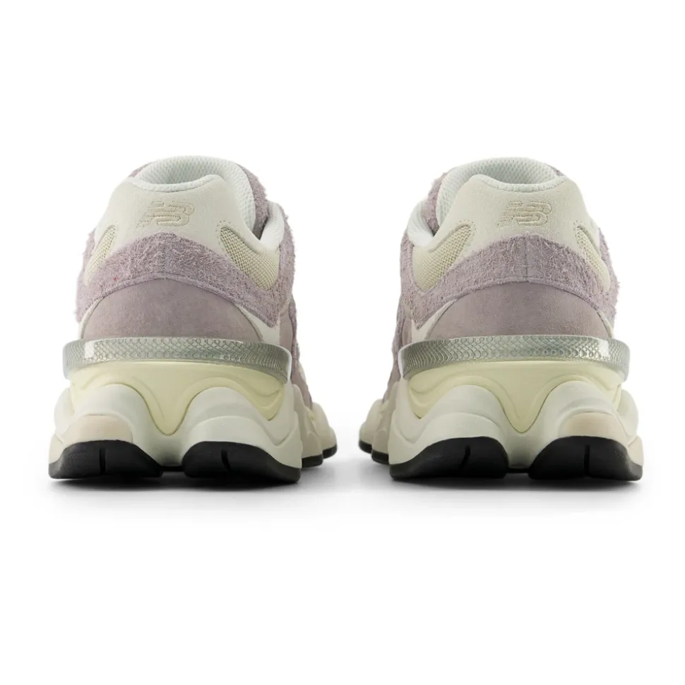9060 Sneakers