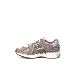1906A Sneaker