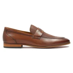 Bruine leren loafers met reliëf.Dit product valt groot uit.