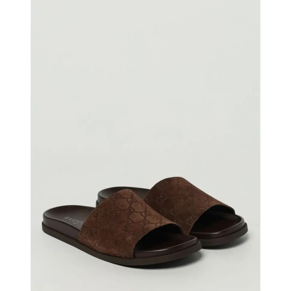 Bruine sandalen met bandjes en gesp