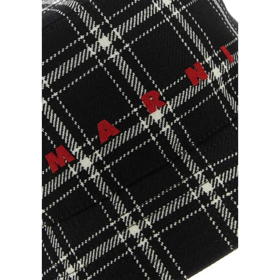 Geborduurde wollen bucket hat