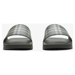 Gekleurde instap-slippers met ruitjes