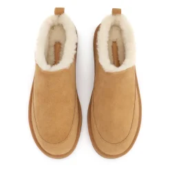 Kazar Studio Lichtbruine slippers met schapenwol