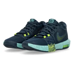 LeBron Witness VIII Basketballschoen
