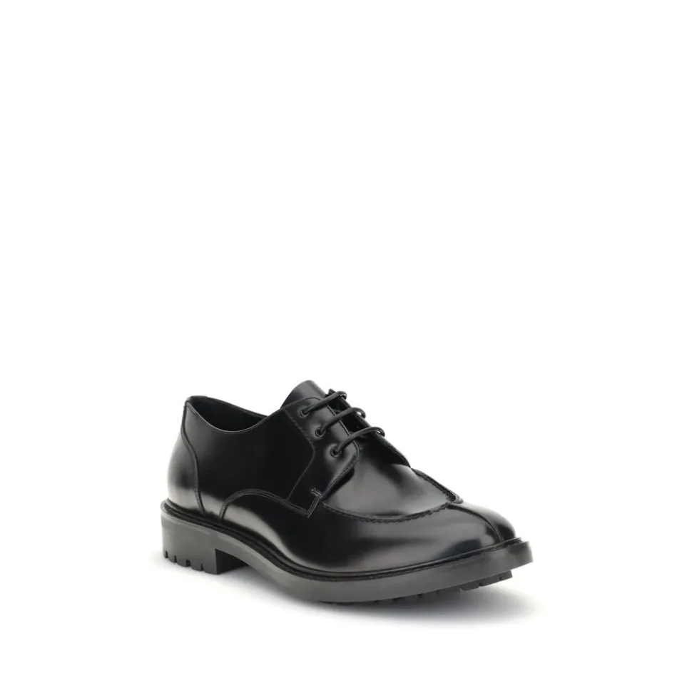 Leren Lace-Ups met Eigentijdse Twist