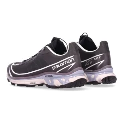 Low-Top Sneaker