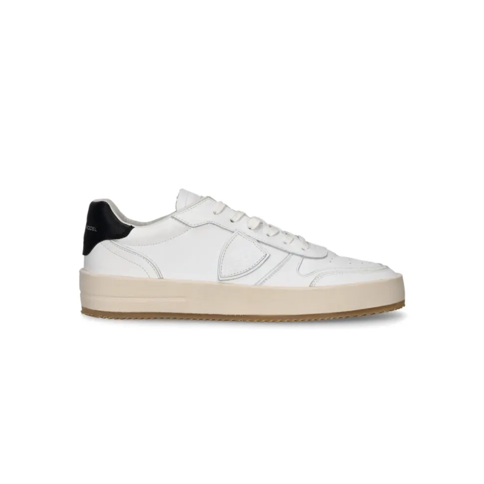 Nice Lage Sneakers