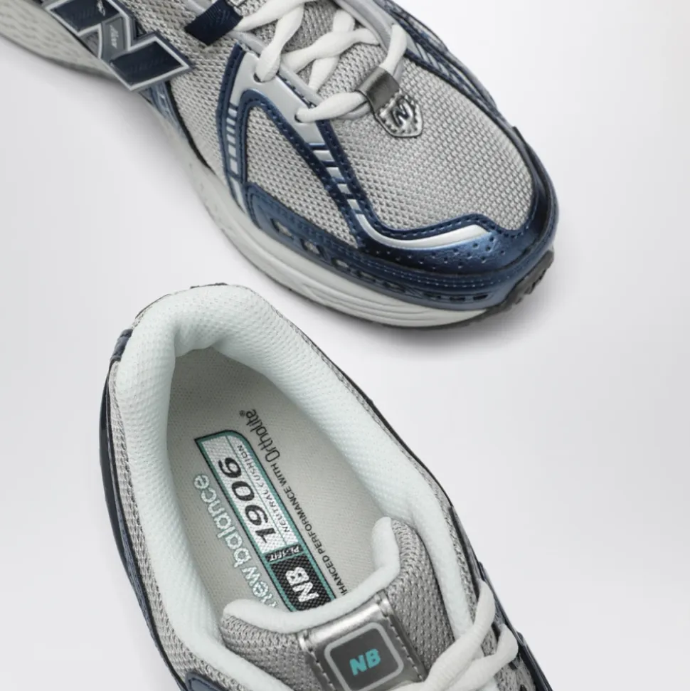 1906R Sneakers