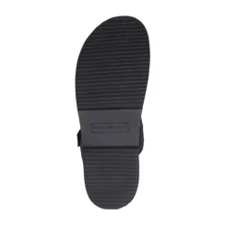 Sandalen met gekruiste bandjes en grove zool