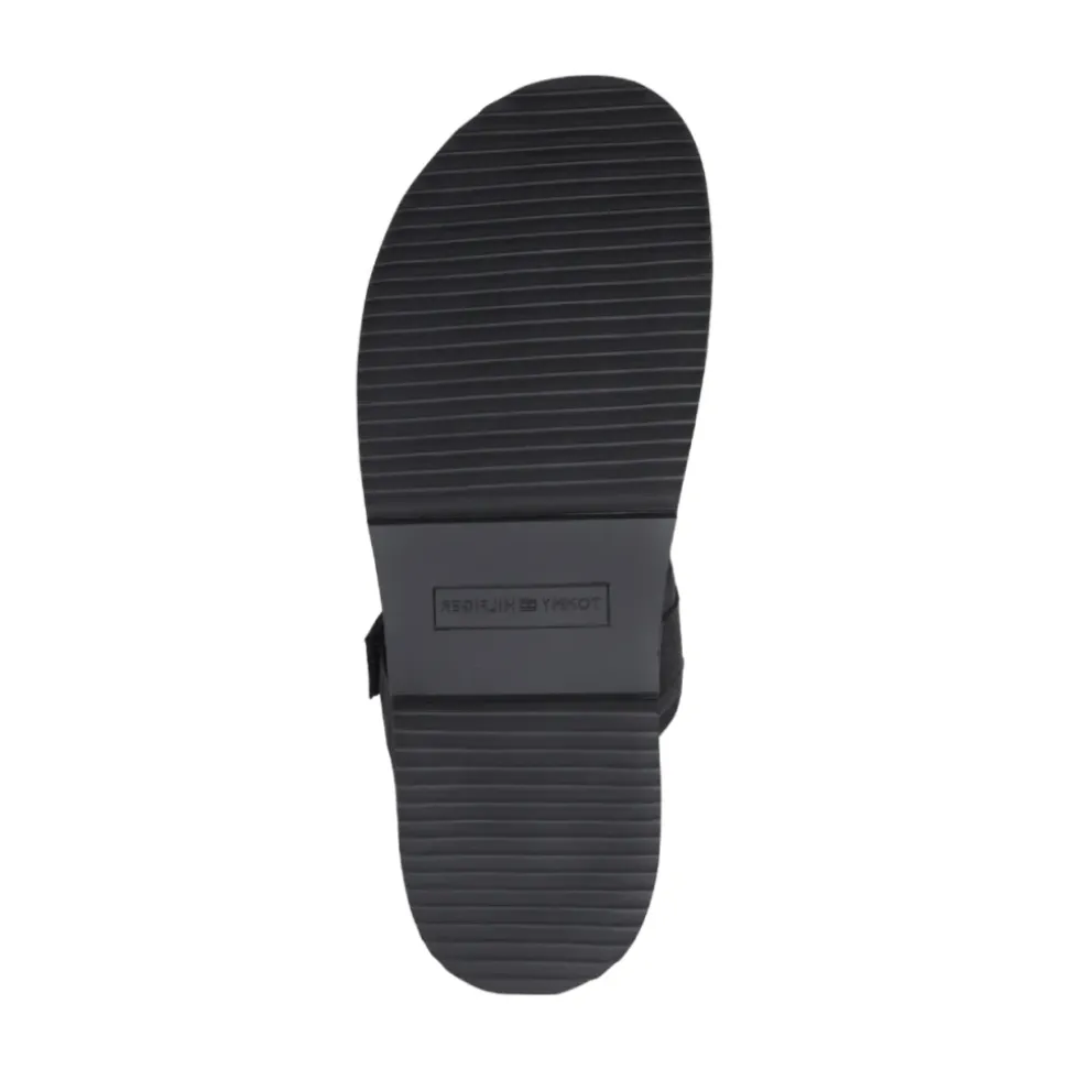 Sandalen met gekruiste bandjes en grove zool