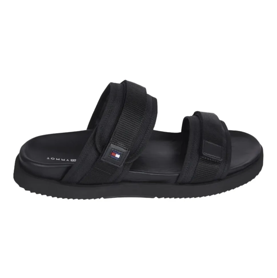 Sandalen met gekruiste bandjes en grove zool