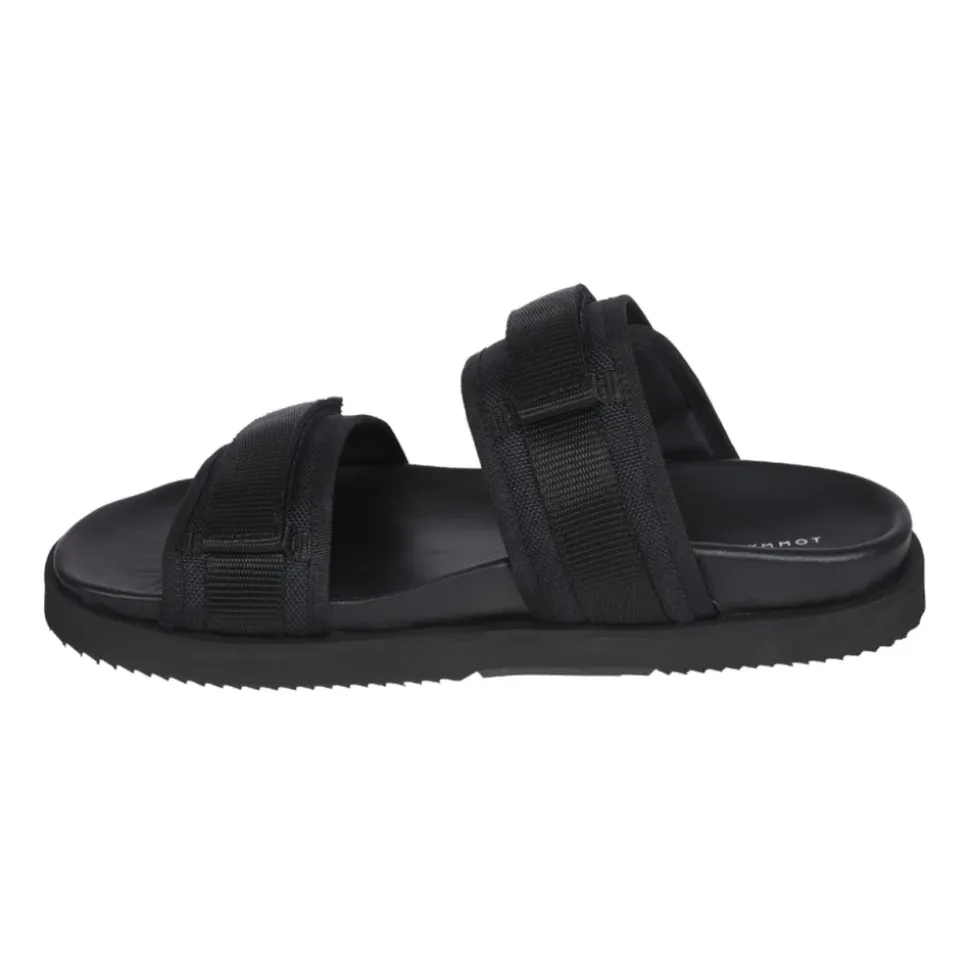 Sandalen met gekruiste bandjes en grove zool