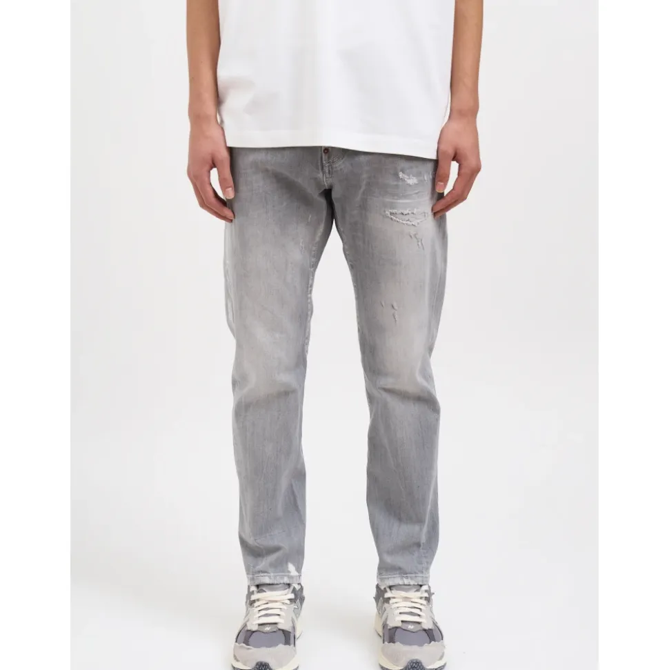 Slim Twist Jeans