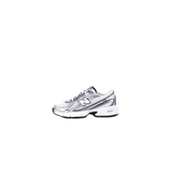 740 Sneakers