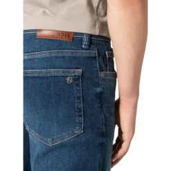 Straight Jeans