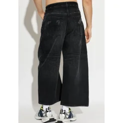 Wide-leg Jeans