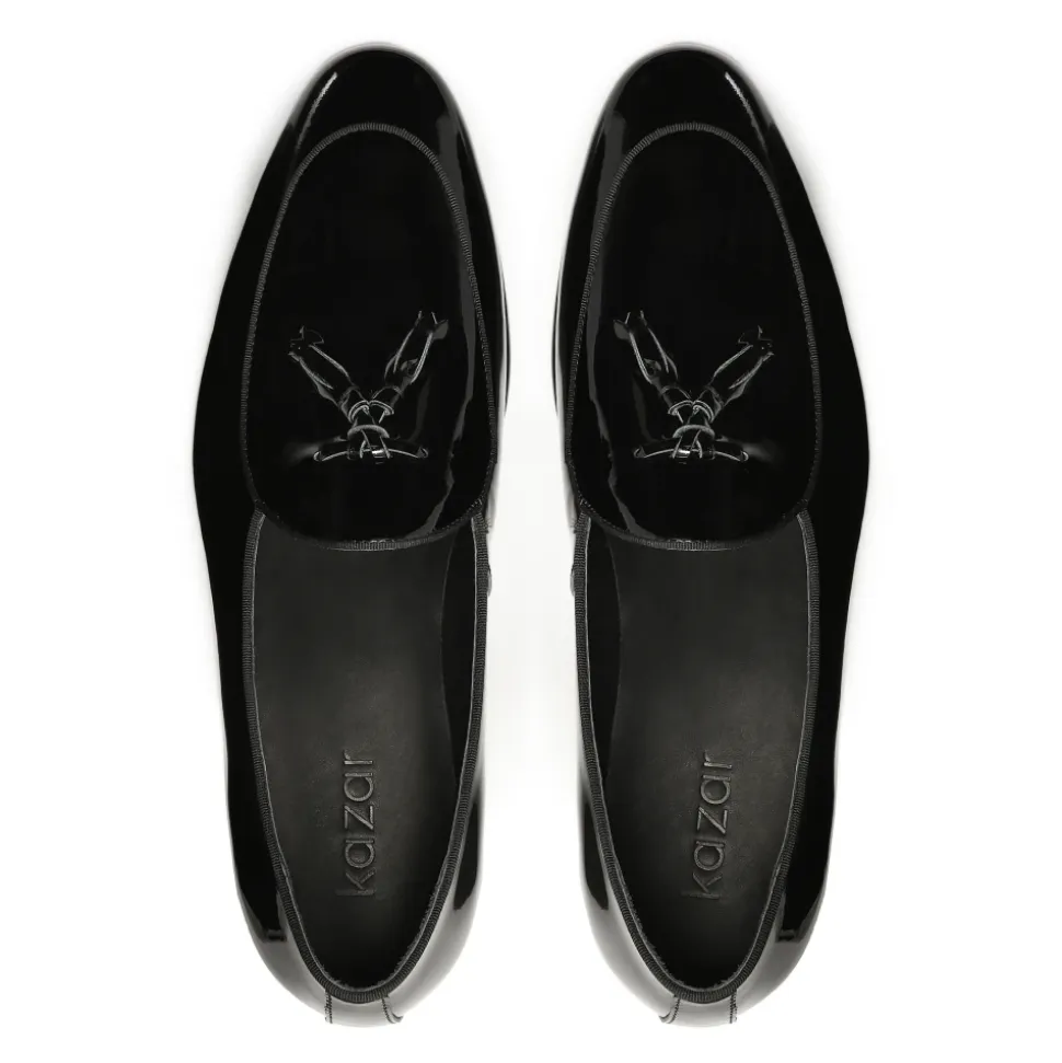 Zwarte gelakte loafers met een clutch.Dit product valt klein uit.