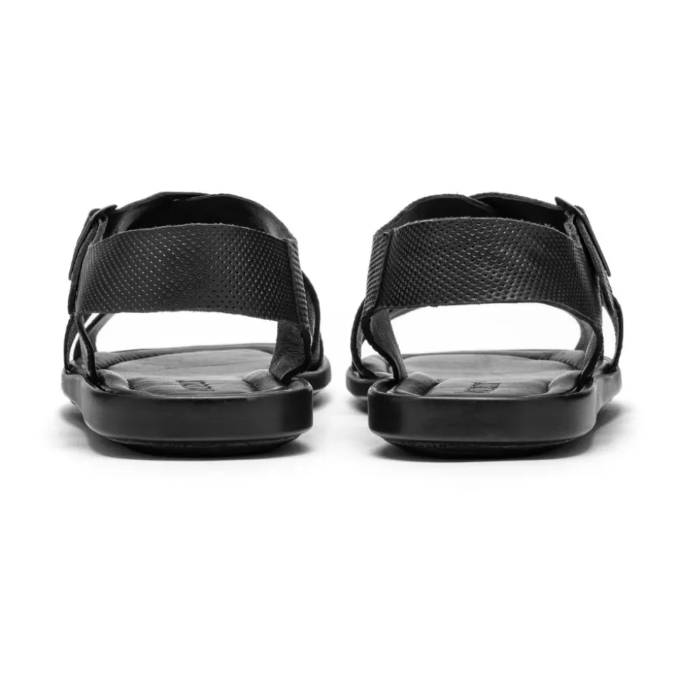 Zwarte sandalen voor heren.Dit product valt groot uit.
