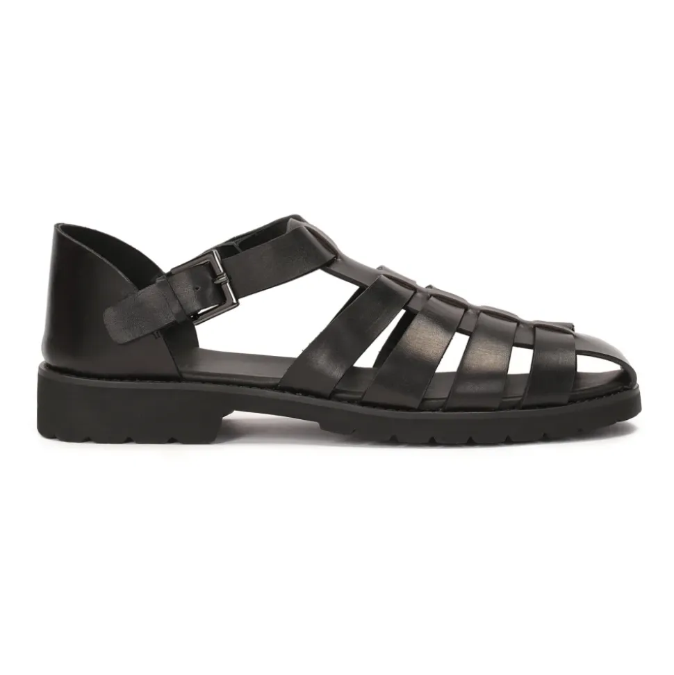 Zwarte sandalen voor mannen met een bedekte hak en een teen.Dit product valt groot uit.